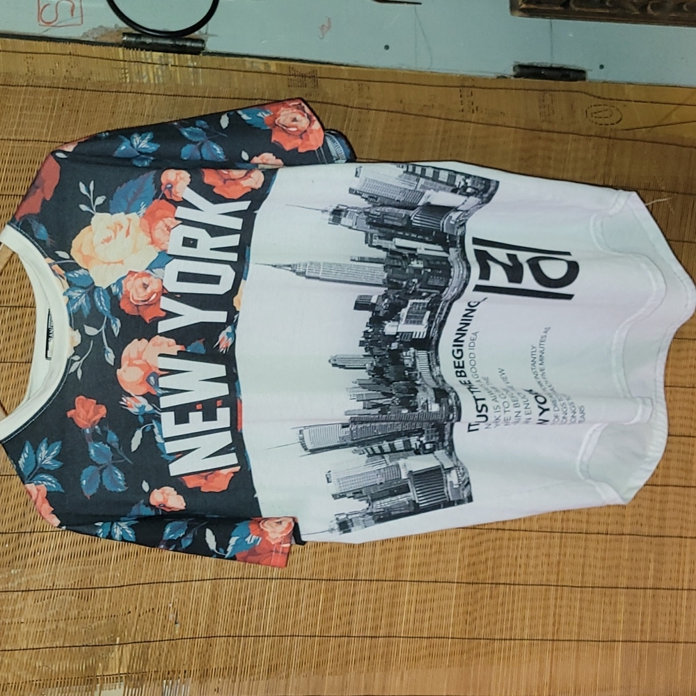 Urban Crews. Made in USA. New York t shirt. Size 2XL.